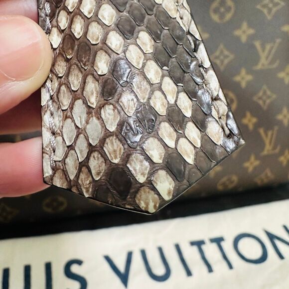 Louis Vuitton Flower Hobo Python strap - Picture 3 of 16